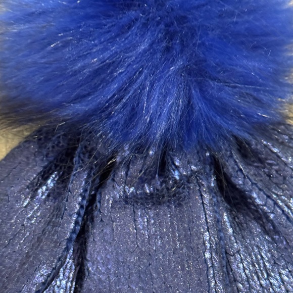 Kurt Geiger London NWOT Foil Metallic Pompom Beanie - Picture 4 of 5